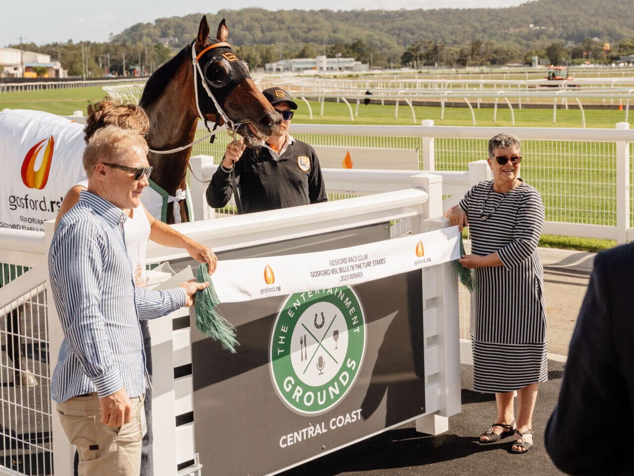 CHRISTMAS RACEDAY SPONSORED BY LION NATHAN CONSUMERS